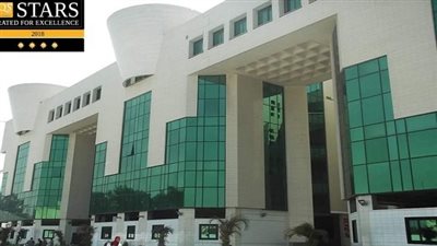 رئيس جامعة عين شمس يعتمد تعيينات جديدة بكلية طب الأسنان