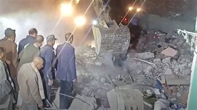 ملحقوش يتسحروا.. مصرع سيدة وإصابة 6.. والبحث عن آخرين تحت إنقاض عقار النخيلة بأسيوط