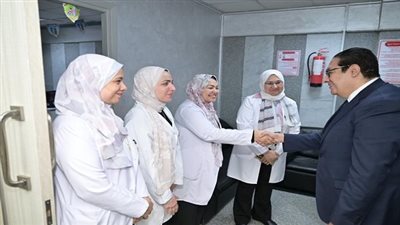 جامعة القاهرة تكرّم فريق مستشفى الثدي الفائز بالجائزة الذهبية