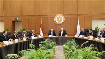 وزير التعليم العالي يترأس اجتماع مجلس أمناء جامعة بني سويف الأهلية بحضور محافظ بني سويف