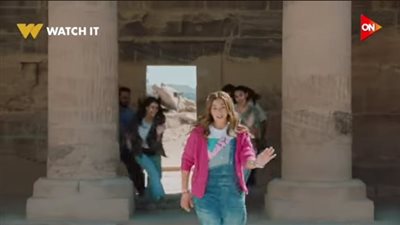 مسلسل عايشة الدور الحلقة 11: راشد يرى عايشة طليقته أثناء 