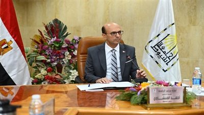 رئيس جامعة أسيوط يزف خبرًا سارًا لأعضاء هيئة التدريس والمعاونين