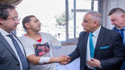 رئيس جامعة طنطا في زيارة إنسانية لمصاب السيرك.. متابعة داخل مستشفى الطوارئ