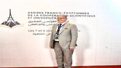 رئيس جامعة سوهاج يشارك في المؤتمر المصري الفرنسي للتعاون العلمي خلال زيارة ماكرون