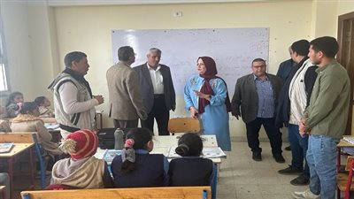 مدير تعليم مطروح تتابع انتظام الدراسة في مدارس البنجر وتبحث تحديات المنظومة