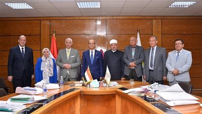 رئيس جامعة أسيوط يشهد اجتماع لجنة الوظائف القيادية لاختيار الكفاءات المؤهلة