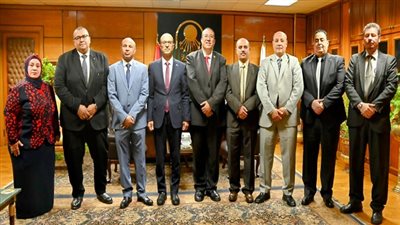 جامعة أسيوط تبحث عن عميد جديد لكلية التربية وسط منافسة قوية