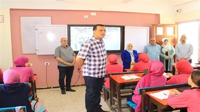 جولات ميدانية لمدير تعليم سوهاج لضمان انضباط التعليم وشفافية الامتحانات