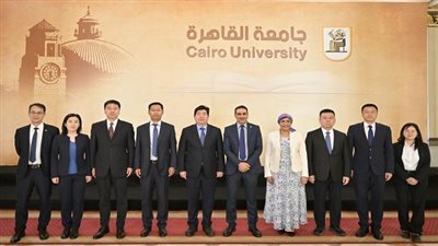 تعزيز التعاون الأكاديمي بين جامعة القاهرة وبكين