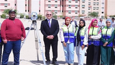 رئيس جامعة سوهاج يتابع مشروعات تخرج طلاب نظم المعلومات الجغرافية