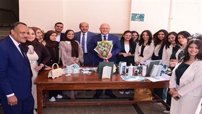 مشروع تخرج مبتكر في جامعة سوهاج.. ريادة الأعمال الخضراء في مجال الصيدلة