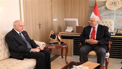 وزير التعليم العالي يناقش مشروعات تعليمية وبحثية مع أستراليا