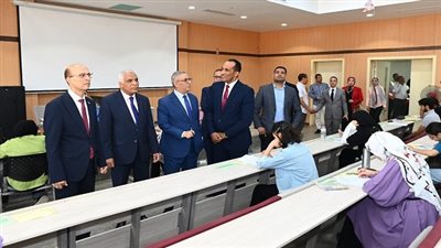رئيس جامعة أسيوط الأهلية يتفقد امتحانات اللجان ويشدد على انتظام المرافق