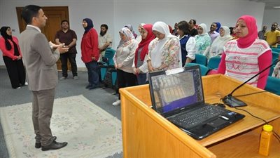 جامعة حلوان ترسخ تنمية الكوادر البشرية وتطوير الأداء