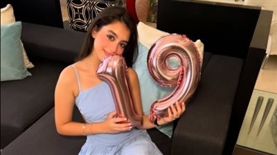 ياسمينا العبد تحتفل بعيد ميلادها بإطلالة أنيقة على إنستجرام