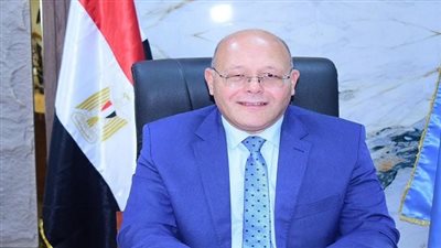 رئيس جامعة سوهاج يحتفل بإنجاز الدكتور عبد الحليم في الكيمياء