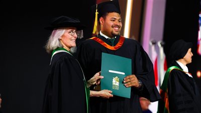 جامعة جزيرة الأمير إدوارد بالقاهرة تحتفل بتخرج دفعة 2025 من طلابها