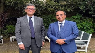 لقاء مثمر لرئيس الجامعة البريطانية في مصر مع سفير مصر في لندن بمشاركة عدد من الطلاب