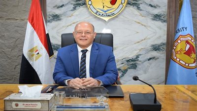 رئيس جامعة سوهاج يكرم مشايخ الأزهر والأوقاف وشركاء التوعية المجتمعية