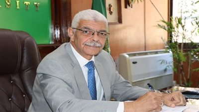 رئيس جامعة المنوفية يناقش تطورات البحث والدراسات العليا أون لاين