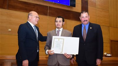 أول معيد كفيف بجامعة سوهاج يحصل على درجة الماجستير في الاعلام