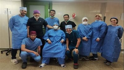 جراحة نادرة تنقذ عين مريض بمستشفى جامعة سوهاج