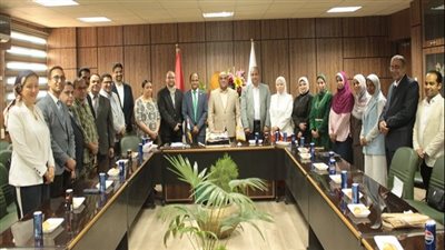 جامعة أسيوط تعقد اجتماعًا لمتابعة مسابقة أفضل كلية صديقة للبيئة