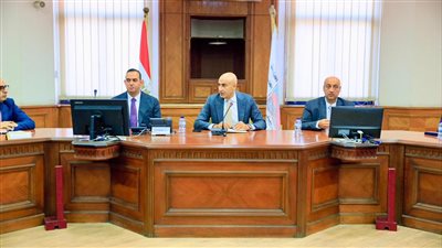 وزير التربية والتعليم يعقد اجتماعًا مع مديري ووكلاء مديريتي التربية والتعليم بمحافظتي الجيزة والقاهرة