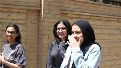 طلاب الثانوية العامة يبدأون امتحان اللغة الأجنبية الأولى للدور الثانى