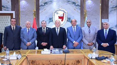 جامعة سوهاج تختار عمداء الألسن والصيدلة وفق رؤية مستقبلية وبمعايير صارمة