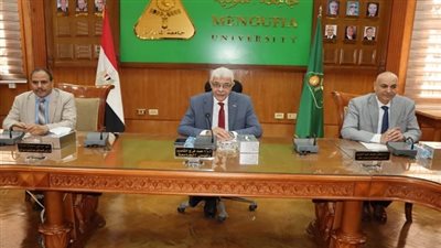 رئيس جامعة المنوفية يناقش تكليف المعيدين والخطة الخمسية 2029