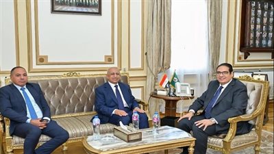 رئيس جامعة القاهرة يفتح آفاق تعاون جديدة مع رئيس الأكاديمية العربية للعلوم والتكنولوجيا