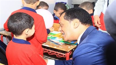 جولة مدير تعليم سوهاج وإعلانه انطلاقة العام الدراسي 2025 بانضباط مميز