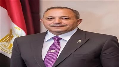 بسبب طالبات.. محافظ بورسعيد يحيل مديرة مدرسة القابوطي الاعداديه بنات للنيابه