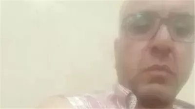 طالب يتعدى على معلم ويمزق ملابسه بإحدى مدارس القليوبية.. التفاصيل 