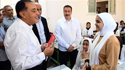 رئيس الوزراء يتفقد عددا من المنشآت التعليمية بقرية سبك الأحد بالمنوفية
