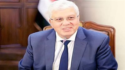 وزير التعليم العالي يحتفل بالمعلم في يومه العالمي تقديرًا لدوره الوطني