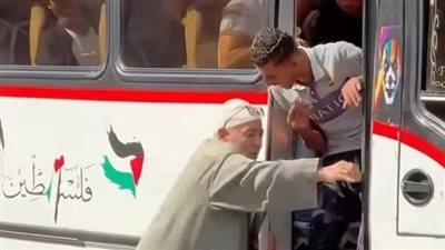 تفاصيل جديدة في واقعة سقوط رجل مسن في المنصورة تشعل مواقع التواصل