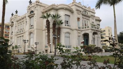 جامعة عين شمس فى مرمى نيران طلاب وأولياء أمور التجارة..وقياداتها فى ورطة 