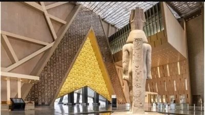  التابوت الذهبي لتوت عنخ آمون يُلهم تصميم الدعوة الرسمية لافتتاح المتحف المصري الكبير 