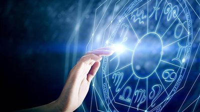 حظك اليوم وتوقعات الأبراج الأربعاء 10 ديسمبر 2025 توازن بين العمل والمال بفضل دعم فلكي