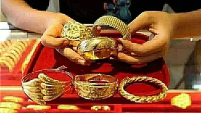 سعر الذهب العالمي يهوي بقوة بعد قرارات مفاجئة بالأسواق