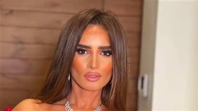 زينة تكشف نسبها الشريف وتنشر صور أبنائها لأول مرة