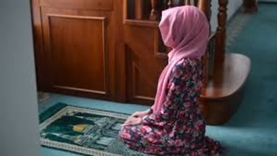 هل صلاتكِ صحيحة بدون تغطية القدمين؟ دار الإفتاء تحسم الجدل 