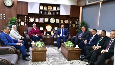 رئيس جامعة الوادي الجديد يستضيف وفد برلماني وأكاديمي لمناقشة رسائل الدكتوراه