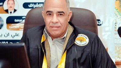 قرار جمهوري بتعيين عميدين جديدين لكليتي الآثار والطب البيطري جامعة قنا