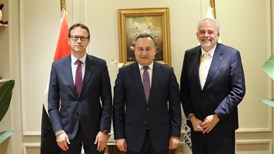 وزير التعليم العالي يبحث مع جامعة برشلونة المستقلة دعم الابتكار بالعاصمة الإدارية