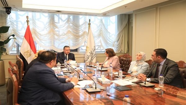 وزير التعليم العالى يناقش تقدم الجامعات المصرية في التصنيفات    