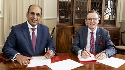 الجامعة البريطانية تتعاون مع كوينز بلفاست لاعتماد طب الأسنان والصيدلة