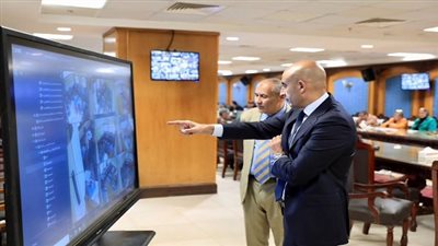 وزير التعليم من غرفة العمليات لمتابعة امتحانات الثانوية